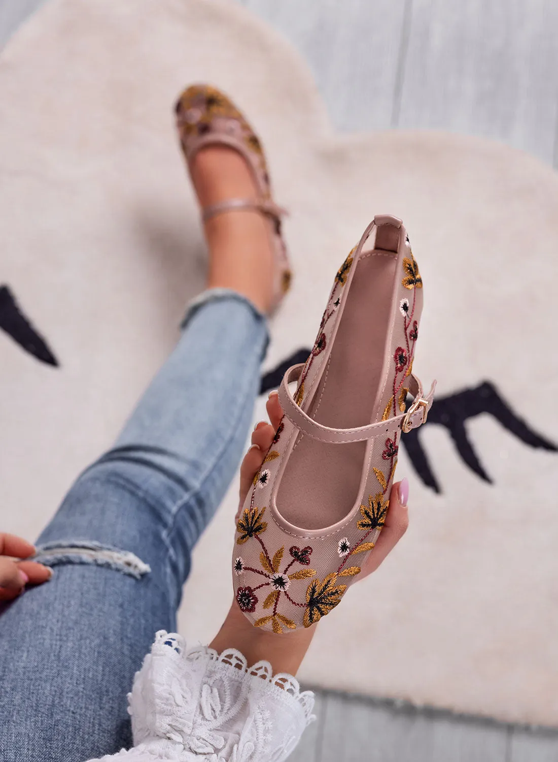 FLORA - Pink ballet flats in embroidered mesh with a strap and floral details
